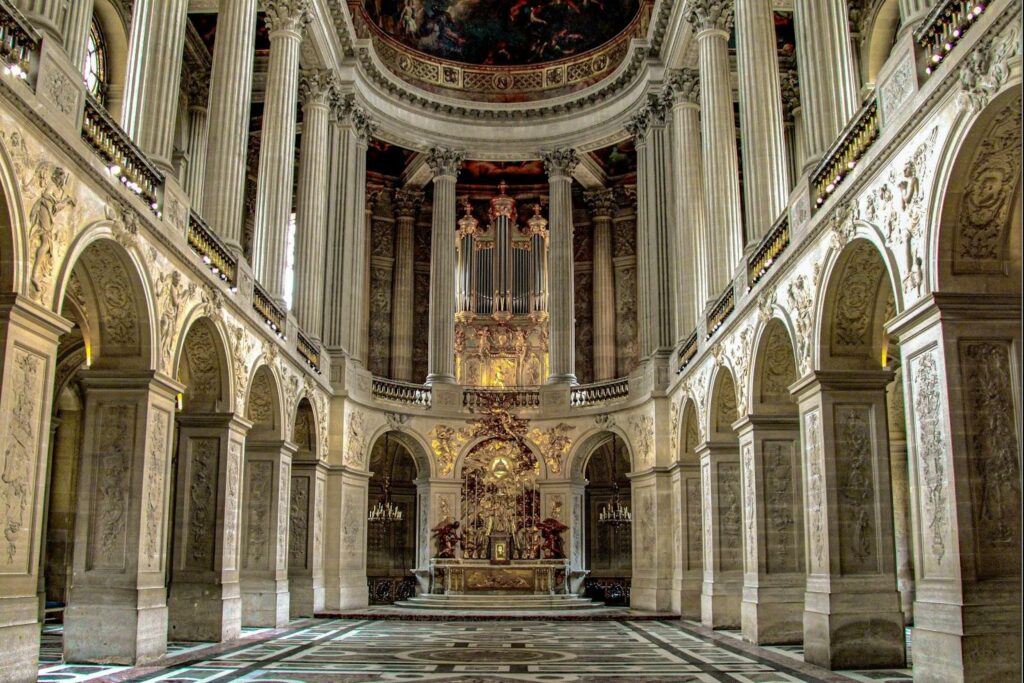 Interior del Palacio de Versalles en París, Francia